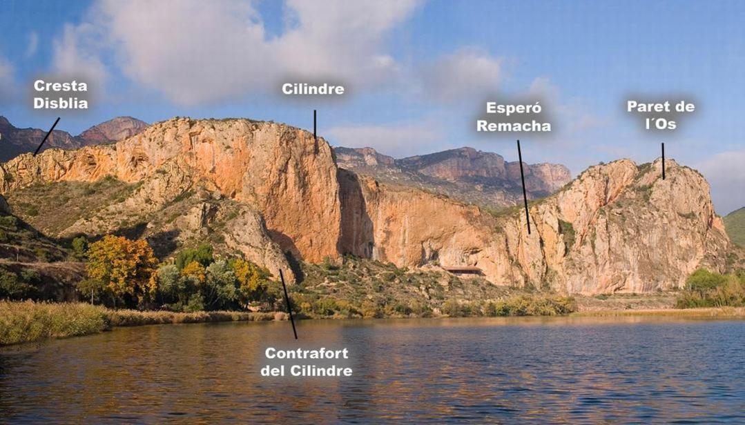 Hostal Casiano Camarasa Екстер'єр фото