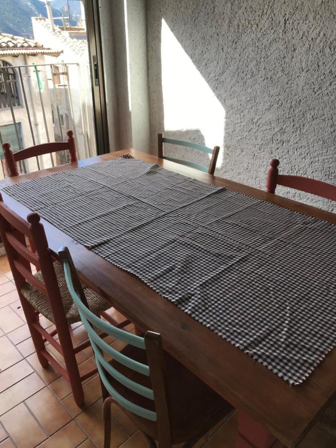 Hostal Casiano Camarasa Екстер'єр фото