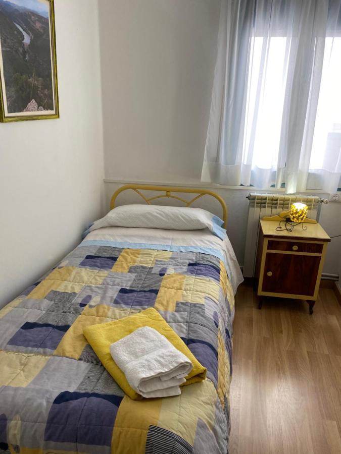 Hostal Casiano Camarasa Екстер'єр фото